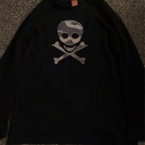 Y2K Black skull long sleeve shirt Size XL but fits like a S